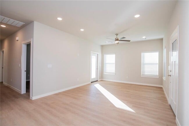 Photo - 281 N Hunter St Townhome