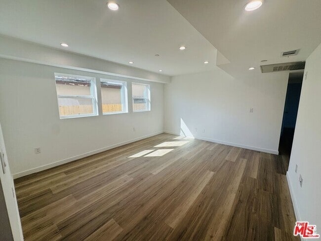 Building Photo - 231 W 85th St Rental