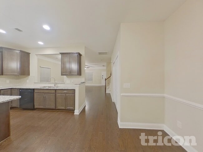 Photo - 102 Ellis Mill St