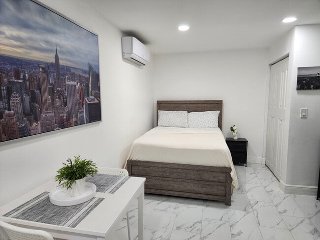 Building Photo - 3202 River Cove Dr