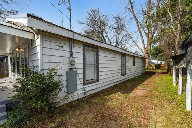 Photo - Renovated 3BR/2BA Tuscaloosa Gem with Luxu...