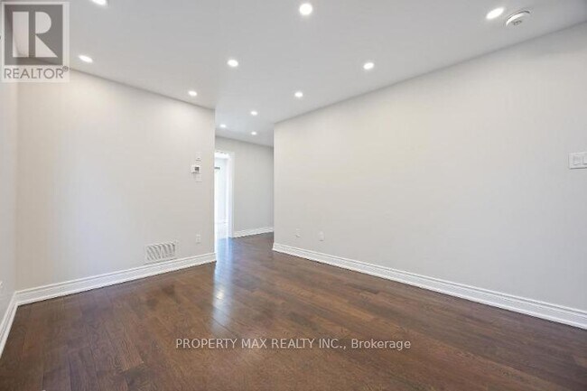 Photo - 26 Salamander St