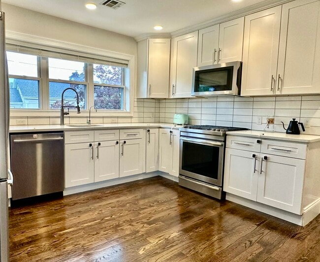 Photo - 137 Green St Unit 2