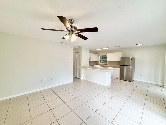 Photo - ** BONITA SPRINGS ** 2 BED / 1 BATH ** WEST OF 41 ** PET OK ** ANNUAL RENTAL **
