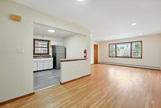 Building Photo - 36 Liberty Ave Unit 2 Rental