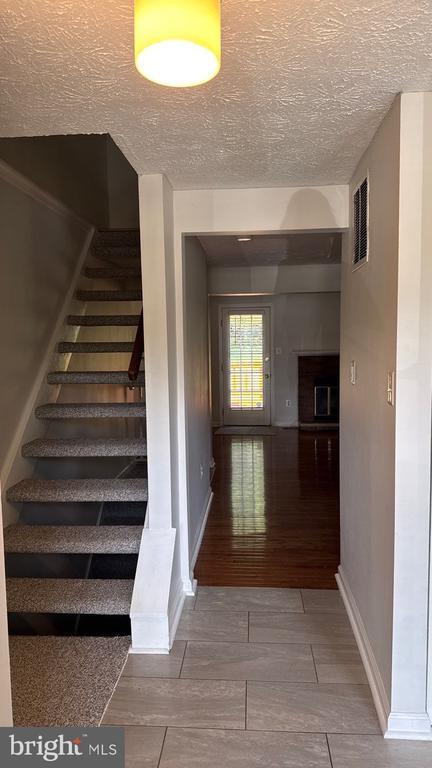 Building Photo - 10802 Beech Creek Dr