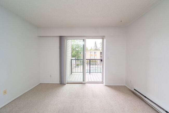 Building Photo - 14600 NE 32nd St Unit C-15