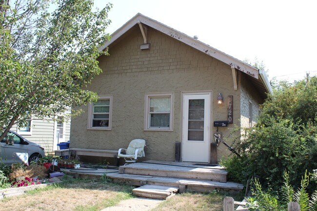 Building Photo - Must see home! Unit 1720 S 8th Ave