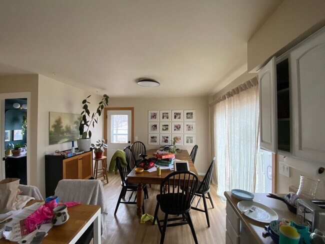 Photo - Remodeled 3 Bedroom 1.5 Bath Townhome with Full Basement Unidad 1900