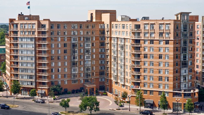 The Reserve at Clarendon Centre Apartments