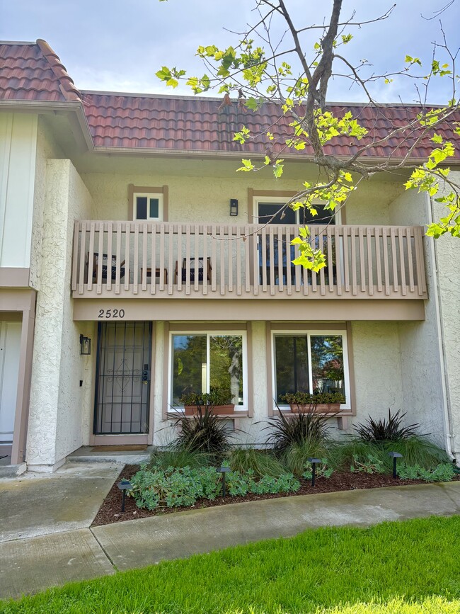 Building Photo - 2520 Via Esparto