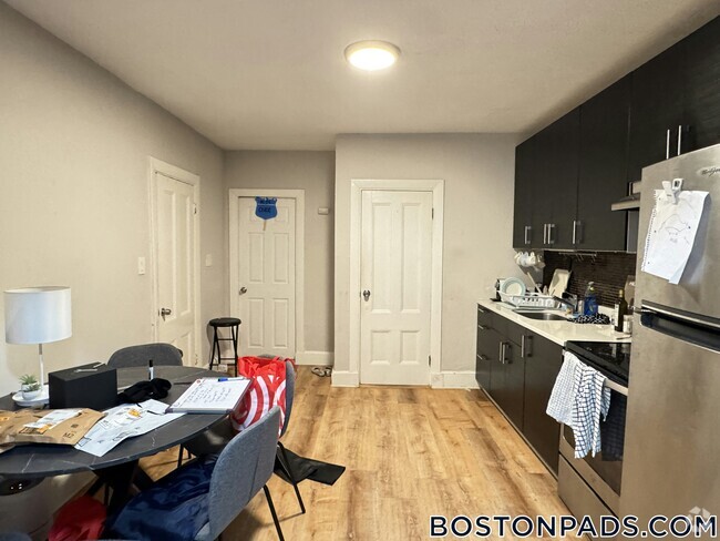 Building Photo - 7 Warwick St Rental