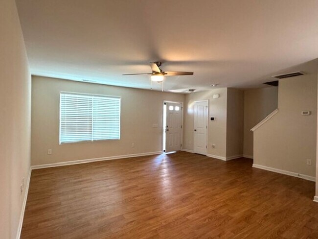 Photo - ~~~~~~~~ Park Place Townhomes ~~~~~~~ Pretty 3 bedroom 2.5 bath unit~~~~~