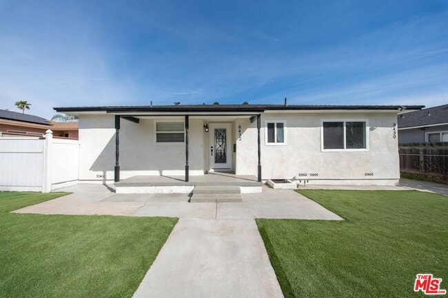 Photo - 8432 Glenoaks Blvd