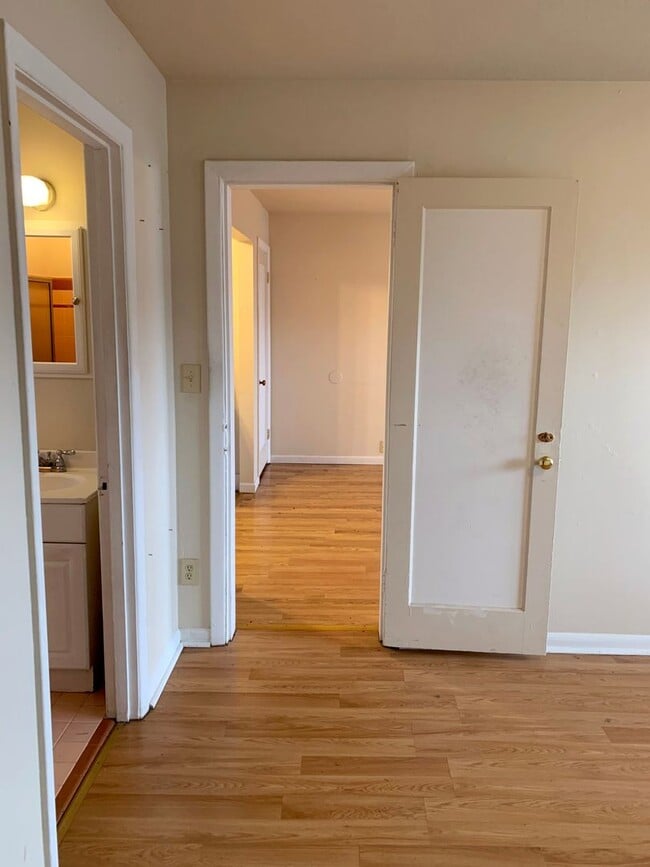 Photo - Bright One bedroom Woodlawn Apartment Unidad #11