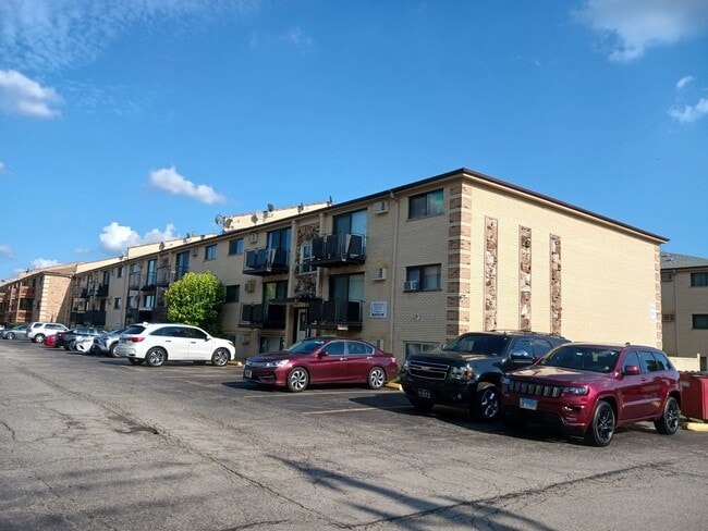 Building Photo - 5113 N East River Rd Unit 3K Rental