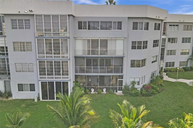 Photo - 877 NE 195th St Unit 222