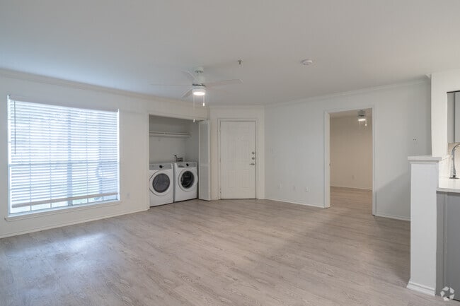2BR, 2BA - 951SF: