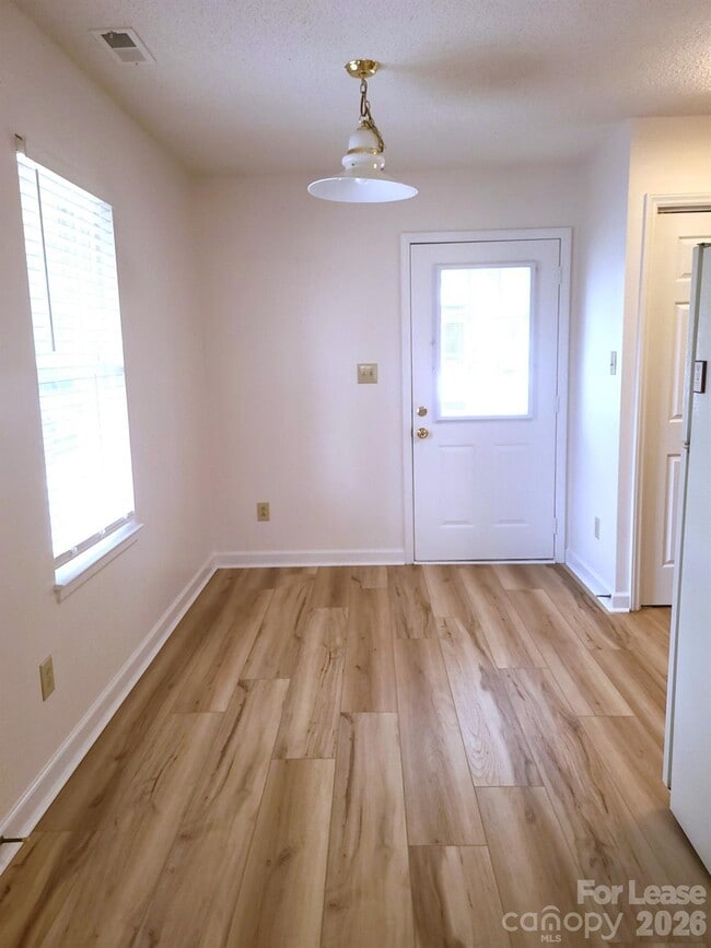 Photo - 2016 Oakdale Rd