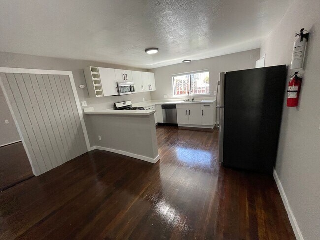 Photo - 3018-3020 Maple Ave Unit 3020