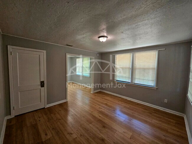 Photo - 2040 W 15th St