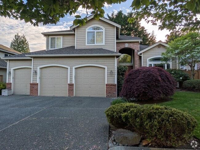 Building Photo - Beautiful 4 bedroom plus Den/Office Home i...
