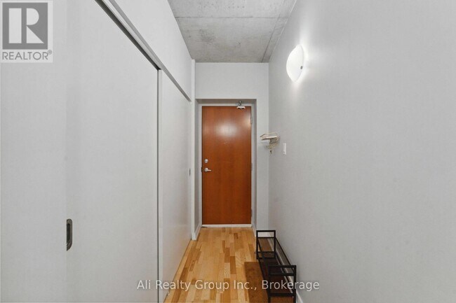 Photo - 324 Laurier Ave W Unité 714