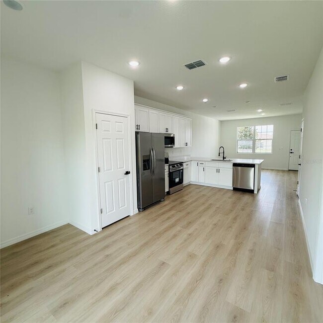 Photo - 602 Desmoines Ct