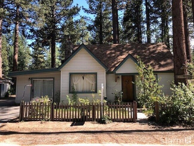 Building Photo - Large and Cozy 4BD for 8, home available f...
