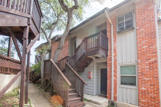 Photo - Gorgeous Condo, 2 Bedrooms/2 Balconies/2 B...