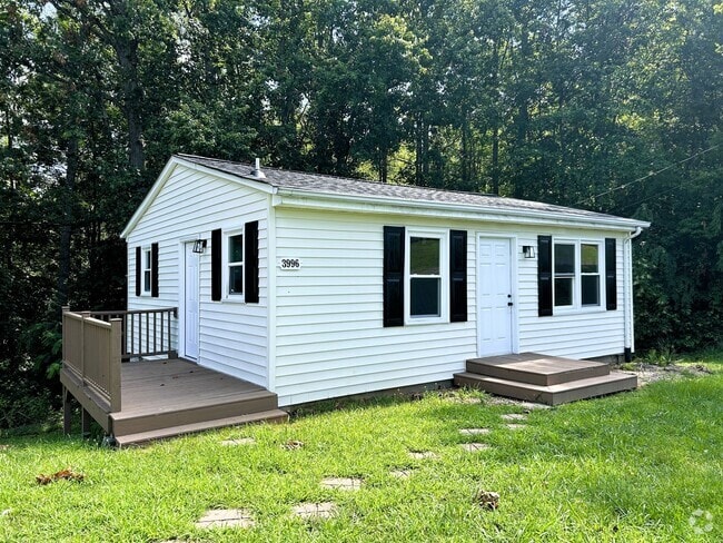 Building Photo - Cute Cottage Overlooking a Wooded Area Rental