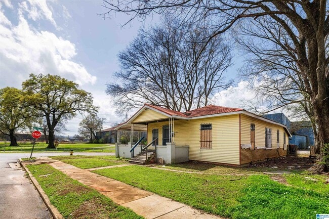 Photo - 804 42nd St N