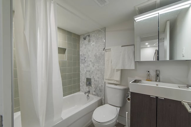 Photo - 150 Meadowlands Dr W