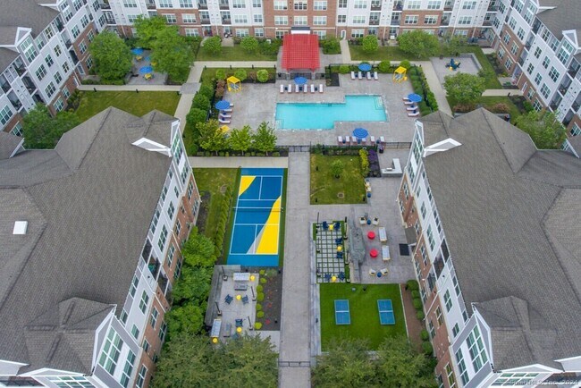 Photo - 10 Norden Pl Unidad 143-0