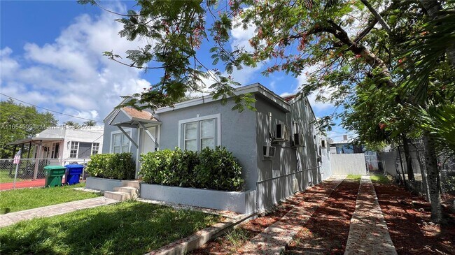 Building Photo - 113 NW 35th St Rental