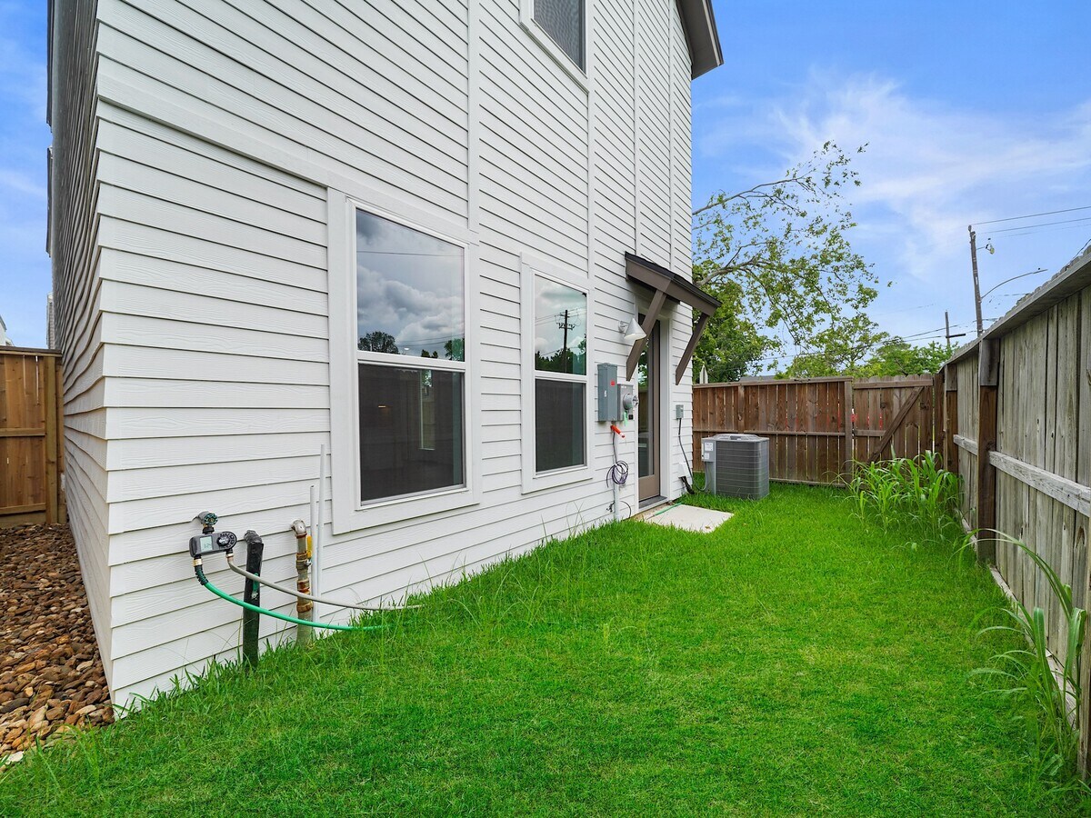 Photo - 7502 B Carver Rd