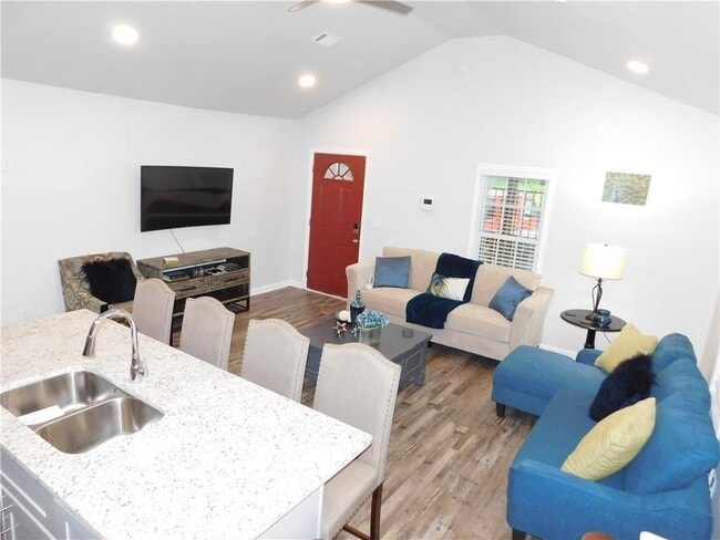 Photo - 213 Claire Dr SE