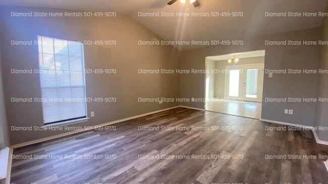 Photo - 611 Martin Ln