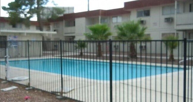 Photo - 5440 S Swenson St Unidad 18