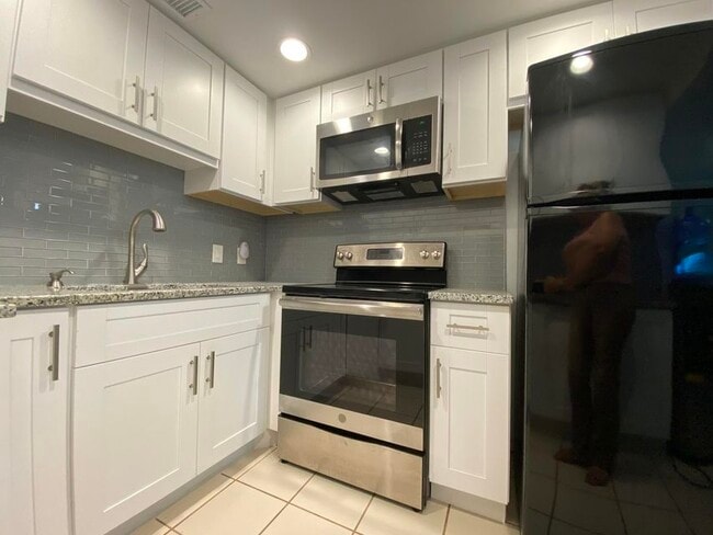 Photo - 305 Windsor N Unit Recently updated 2-bedroo