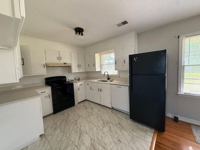 Photo - Now Available! Charming 3 Bedroom, 1 Bathroom Home in Muscle Shoals, AL