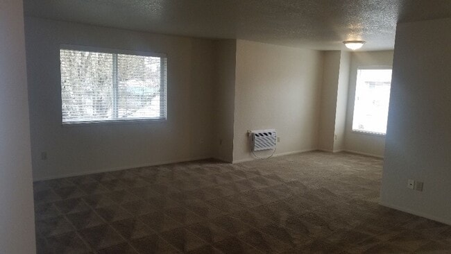 Photo - 122-Ring Manor