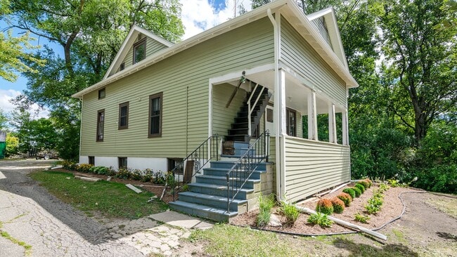 Building Photo - 2455 S Main St Rental