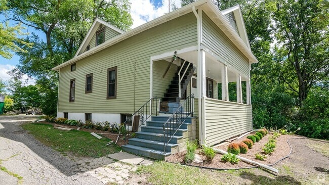 Building Photo - 2455 S Main St Rental