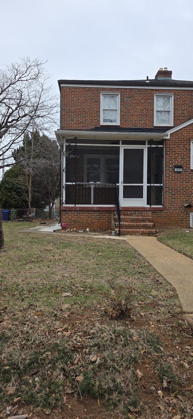 Photo - 3909 Rosecrest Ave