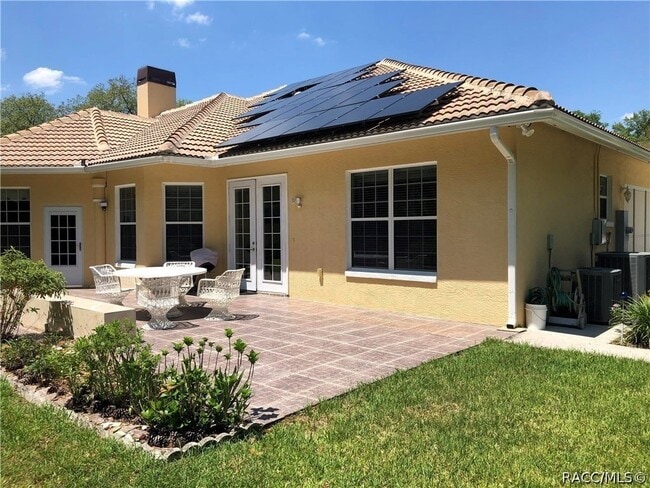 Photo - 334 W Pearson St