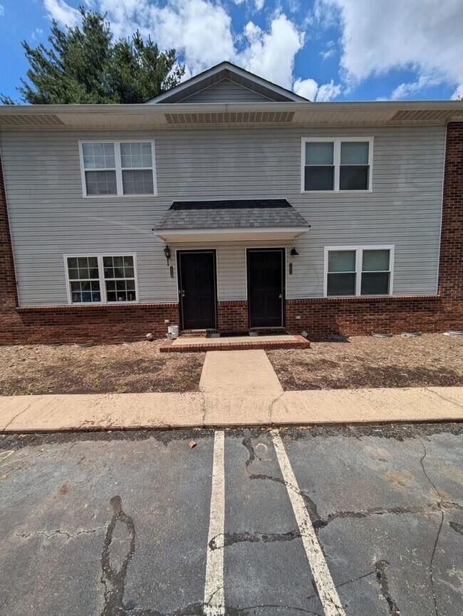2BD/1.5BA Unit at Pinecrest Apartments in ... - 2BD/1.5BA Unit at Pinecrest Apartments in ...