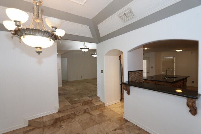 Photo - 609 St James Ct