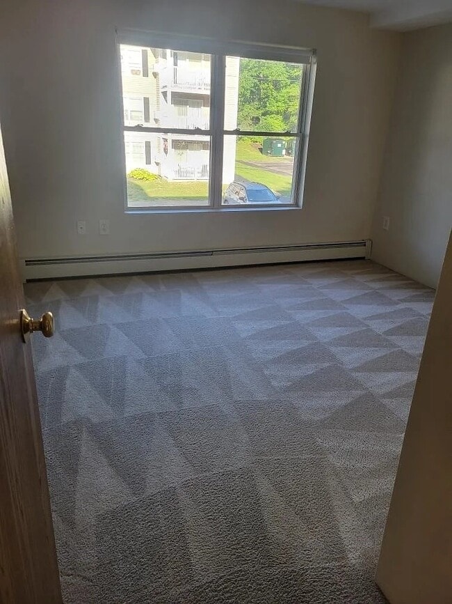 8 Greenleaf Dr Unit G