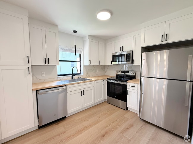 Building Photo - 3278 E Crown Dr Rental